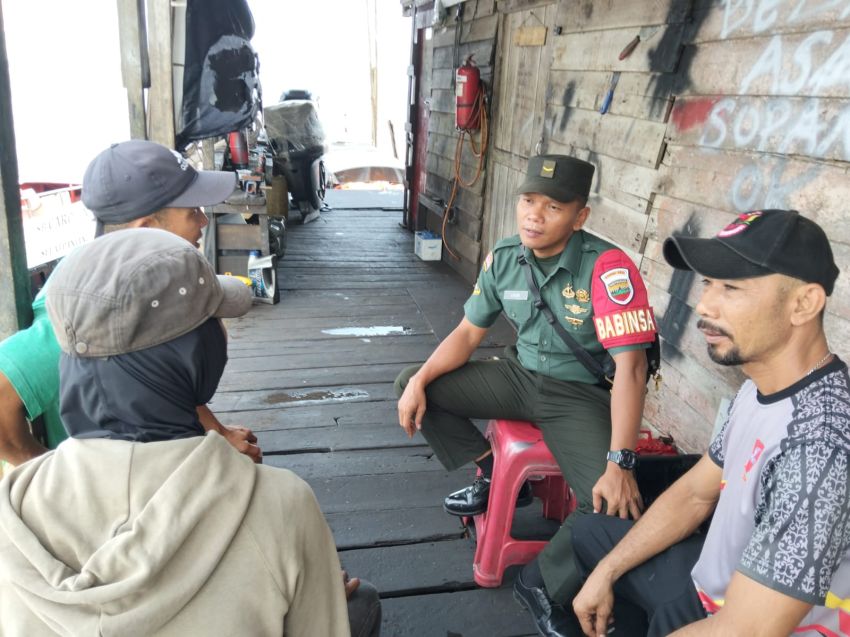 Komsos Dengan Warga Selatpanjang, Ini Pesan Yang Disampaikan Serda Lasidi