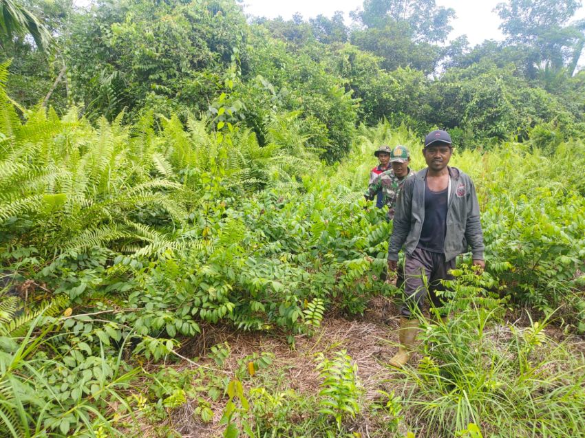 Upaya Cegah Karhutla, Sertu Rudi R Ajak Warga Kedabu Rapat Lakukan Patroli