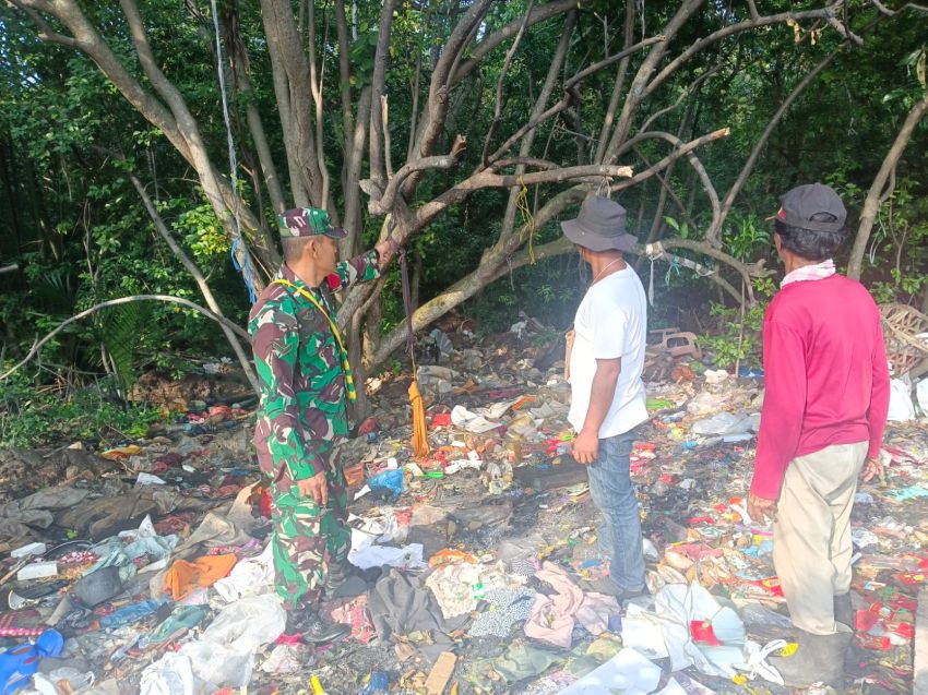 Gandeng Warga Setempat, Serda Firman Gencar Patroli Karhutla di Tanjung Harapan