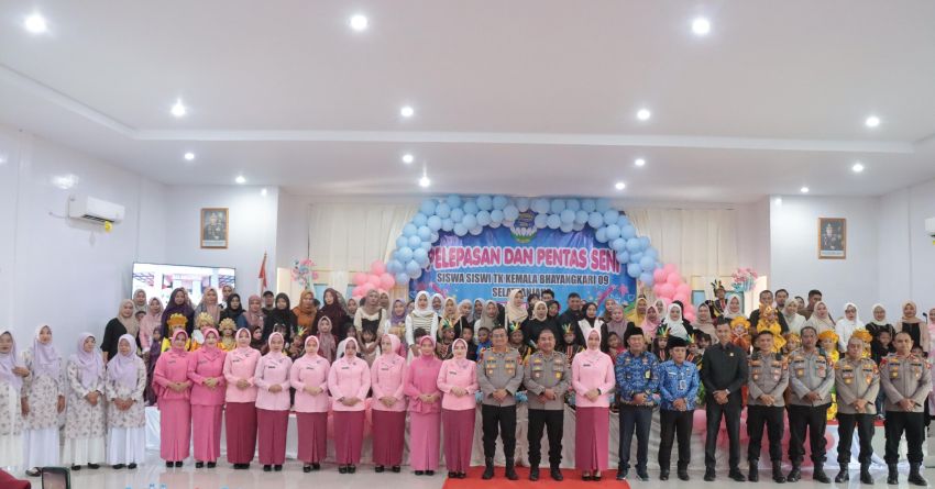 Dihadiri Kapolres Meranti, Pelepasan Murid TK Kemala Bhayangkari 09 Penuh Haru