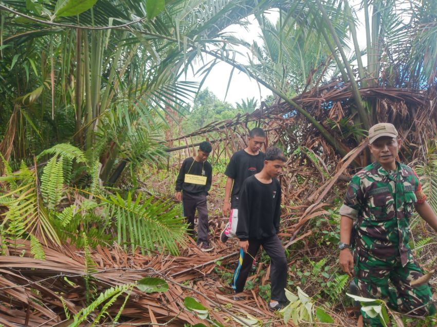 Gandeng Warga Setempat, Serda Suprayitno Gencar Lakukan Patroli Karhutla di Desa Sungai Cina