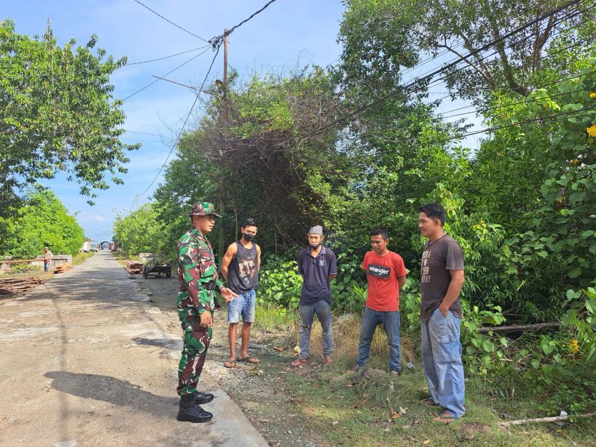 Gandeng Warga Setempat, Serda Darwono Gencar Patroli Karhutla di Desa Tanjung
