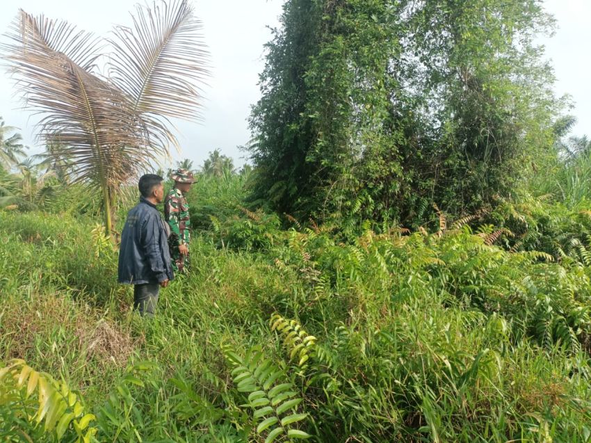 Gandeng Warga Setempat, Pratu Riski Gencar Patroli Karhutla di Desa Bina Maju
