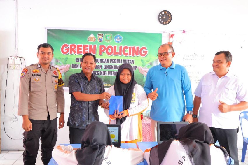 Polres Meranti Taja "Green Policing", Ajak Siswa SMPN 1 Selatpanjang Tanam Pohon