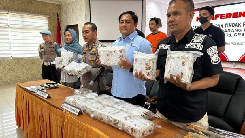 Satresnarkoba Polresta Pekanbaru Gagalkan Peredaran 20 Kg Sabu, Pasutri Asal Rokan Hilir Ditangkap