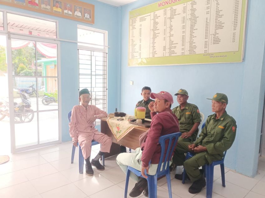 Tingkatkan Silaturahmi dan Keamanan, Pratu M Fahrijal Lakukan Komsos dengan Warga Sesap