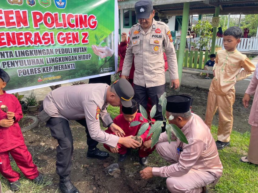 Tanamkan Kepedulian Lingkungan Sejak Dini, Polres Meranti Gencarkan Green Policing di Sekolah