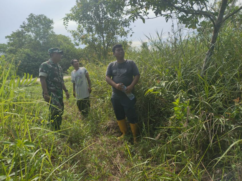 Cegah Karhutla, Serma Endra Bersama Warga Tanjung Samak Lakukan Patroli