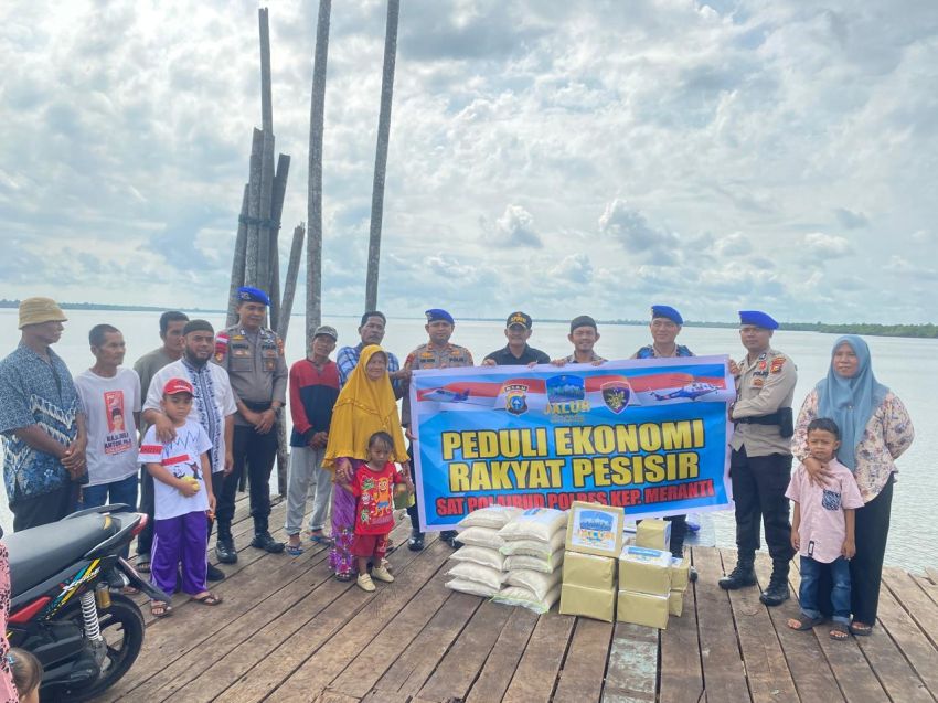 Jalankan Program JALUR, Satpolairud Polres Meranti Salurkan Bansos dan Layanan Kesehatan untuk Warga Pesisir
