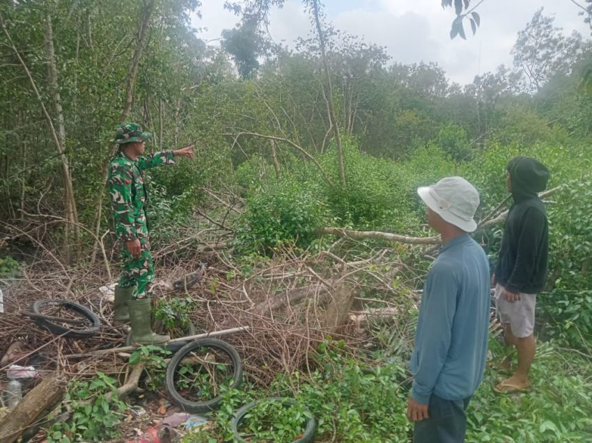 Upaya Cegah Karhutla, Kopda A Winaryo Lakukan Patroli di Desa Kepau Baru