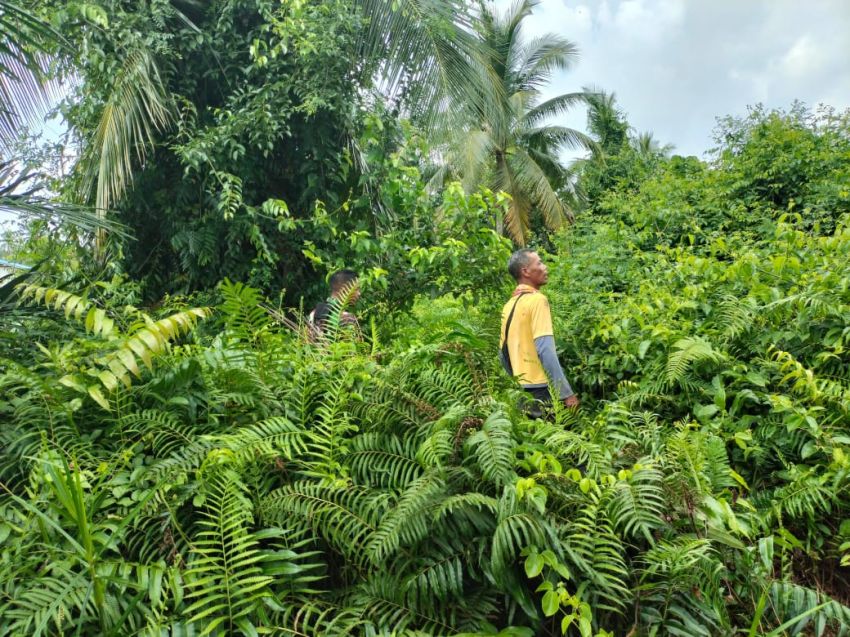 Cegah Karhutla, Pratu Riski Bersama Warga Desa Bina Maju Lakukan Patroli