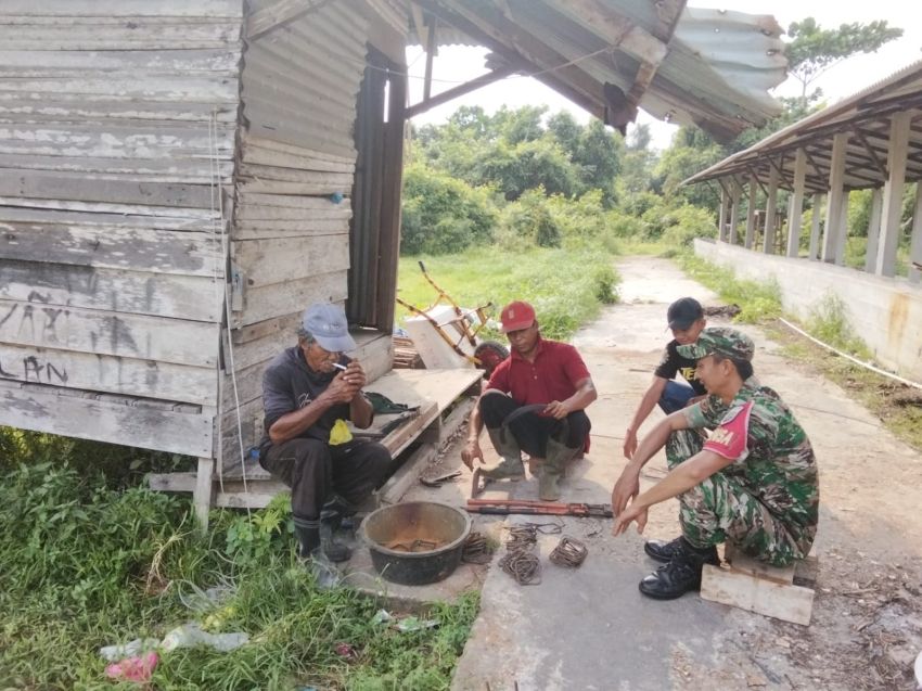 Kopda Sukarman Lakukan Komsos Dengan Warga Alahair Timur, Ini Pesan Yang Disampaikan