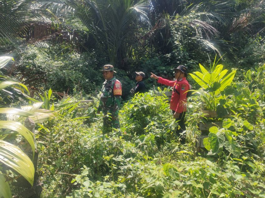 Upaya Cegah Karhutla, Serda Herman Lakukan Patroli di Desa Nipah Sendanu