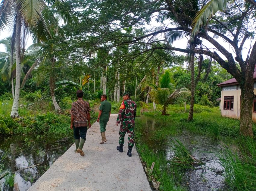 Gandeng MPA Setempat, Sertu Zulkarnain Gencar Patroli Karhutla di Desa Melai