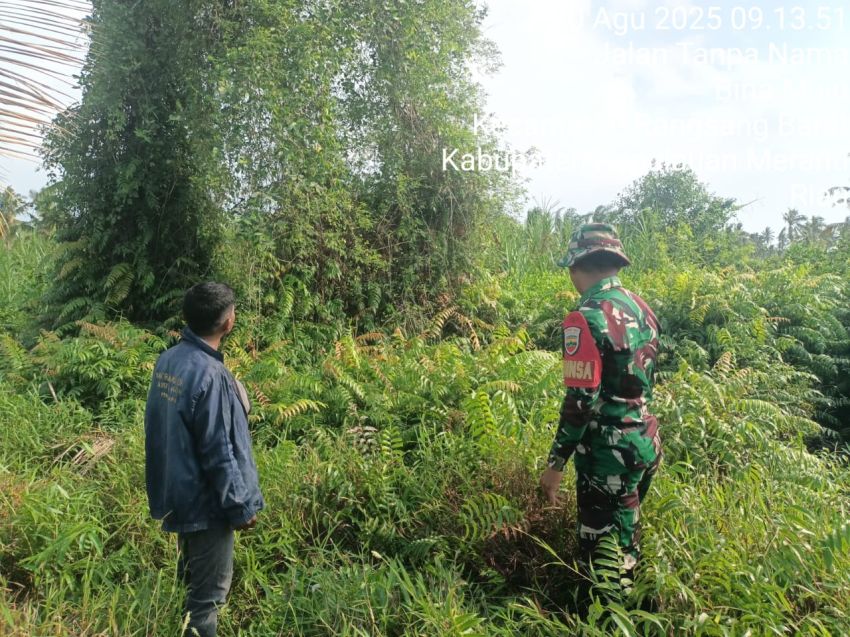 Cegah Karhutla, Pratu Riski Bersama MPA Desa Bina Maju Lakukan Patroli
