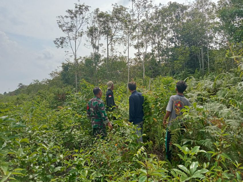 Gandeng Warga Setempat, Serda Muherli Gencar Patroli Karhutla di Desa Tenan
