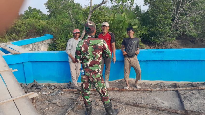 Tingkatkan Silaturahmi dan Keamanan, Pratu Prayoga Lakukan Komsos dengan Warga Melai