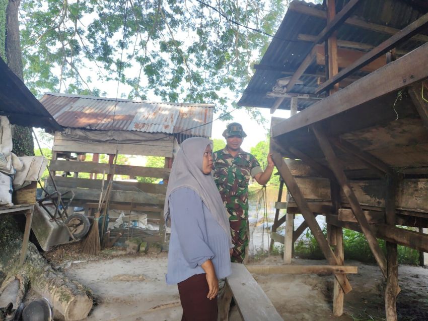 Sertu Supriandi Temui Peternak Kambing di Selatpanjang Sebagai Upaya Cegah PMK