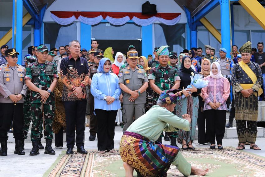 Danrem 031/WB Kunjungi Meranti, Disambut Hangat dengan Adat Melayu