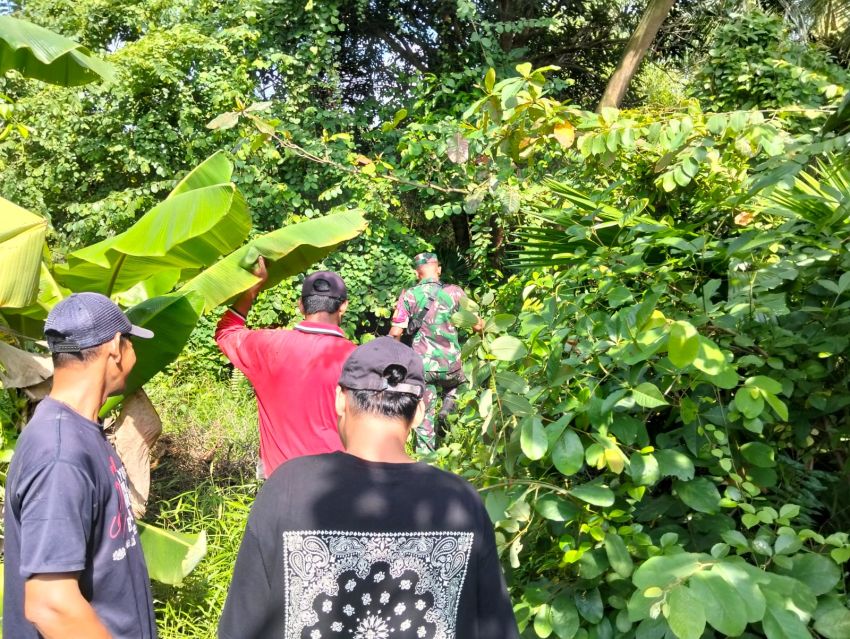 Cegah Karhutla, Serda Lasidi Bersama Warga Patroli ke Sejumlah Titik Rawan di Desa Kedabu Rapat