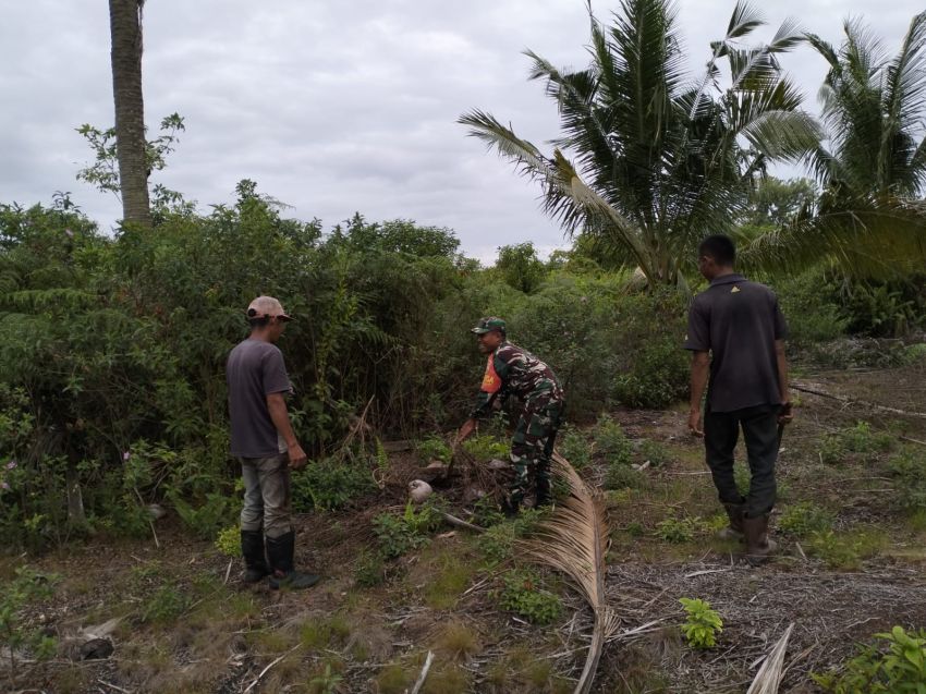 Koptu Masran Bersama MPA Sungai Gayung Kiri Gencar Patroli Karhutla