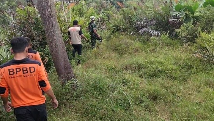 Cegah Karhutla, Sertu M Amri Bersama BPBD Meranti Lakukan Patroli di Selatpanjang Selatan