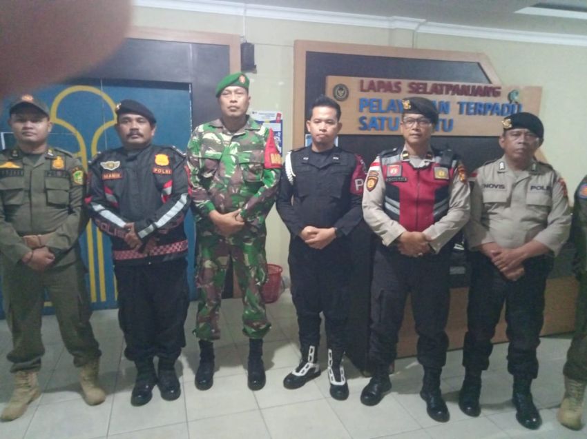Koramil 02/Tebingtinggi Bersama Polres dan Satpol PP Laksanakan Patroli Sinergitas Malam Hari