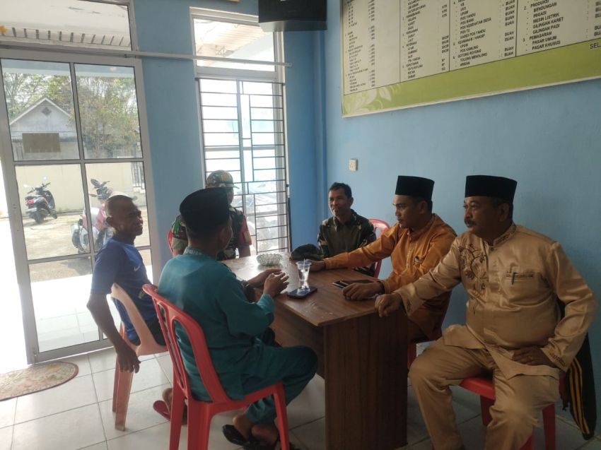 Babinsa Koramil 02 Tebing Tinggi Ajak Warga Banglas Jaga Keamanan dan Cegah Karhutla Lewat Komsos