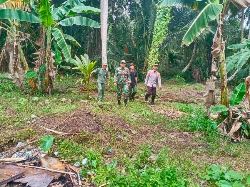 Babinsa Koramil 02/Tebingtinggi dan MPA Gelar Patroli Karhutla di Desa Mekarbaru