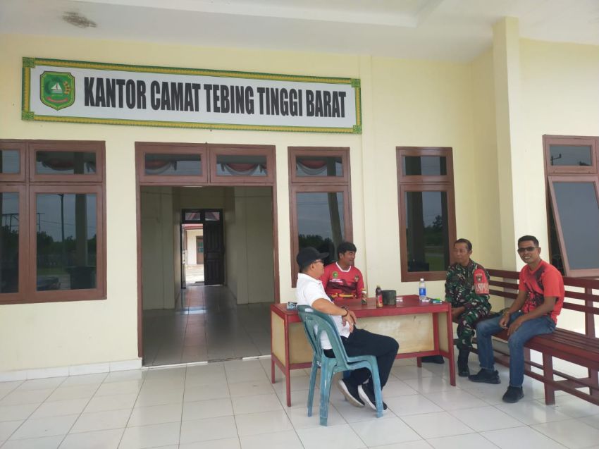 Komsos Babinsa dan Camat Tebingtinggi Barat, Bahas Rencana Pendirian Kopdes di Tiap Desa