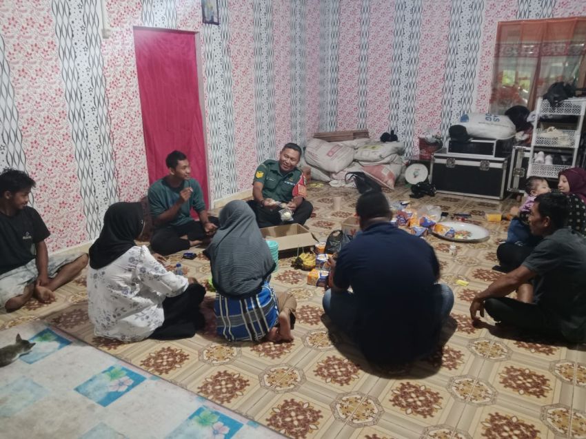 Babinsa Koramil 02/Tebingtinggi Ajak Warga Mekar Baru Jaga Kerukunan dan Cegah Karhutla