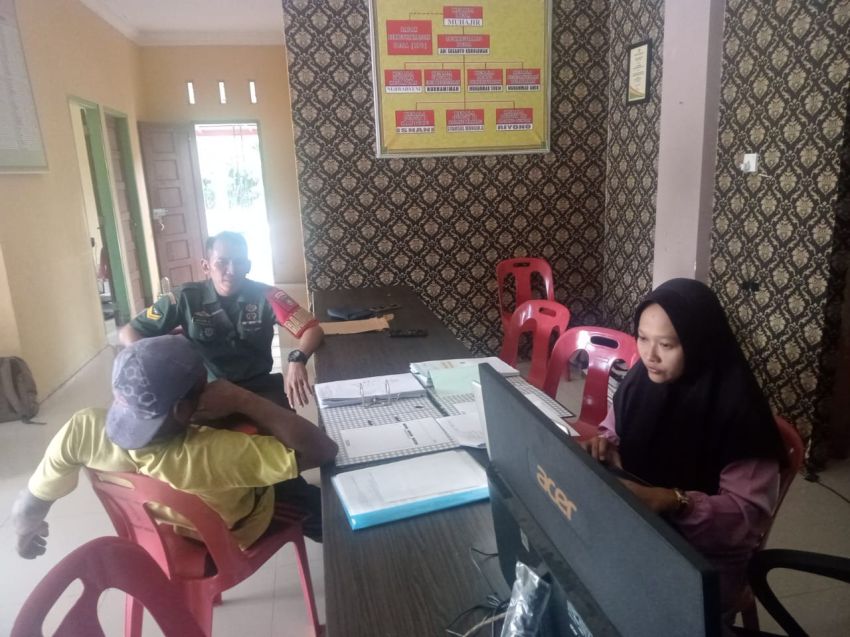 Lewat Komsos, Babinsa Koramil 02/Tebing Tinggi Dorong Warga Insit Rawat Lingkungan