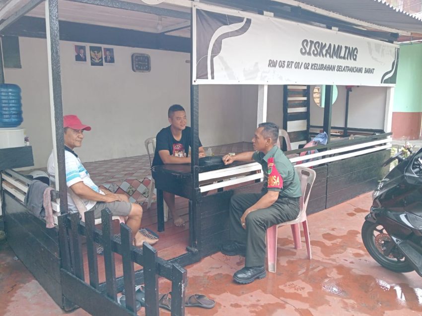 Lewat Komsos, Babinsa Ajak Warga Selatpanjang Barat Hidupkan Semangat Gotong Royong