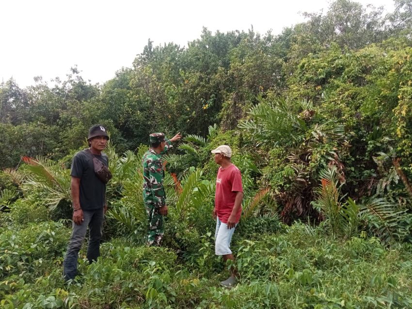 Babinsa dan Warga Gelar Patroli Karlahut di Selatpanjang