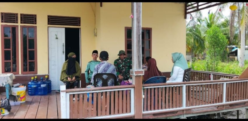 Dekatkan Diri dengan Masyarakat, Babinsa Koramil 02/Tebing Tinggi Beri Imbauan Humanis