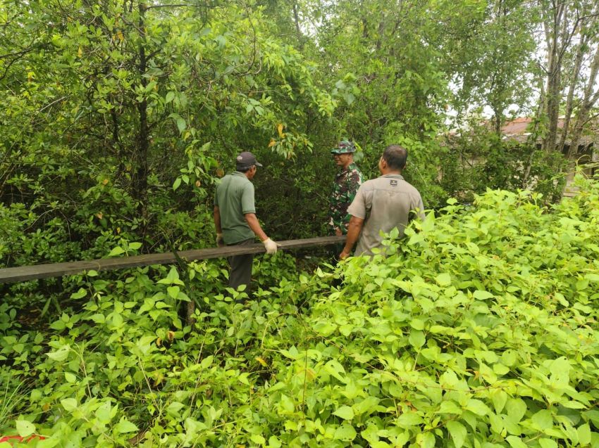Antisipasi Karhutla, Babinsa dan MPA Sisir Wilayah Selatpanjang Kota