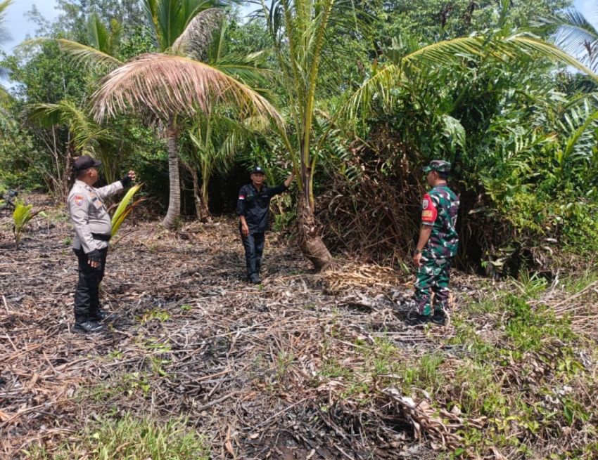 Sertu Muslim Bersama Warga Laksanakan Patroli Karhutla di Desa Tanjung