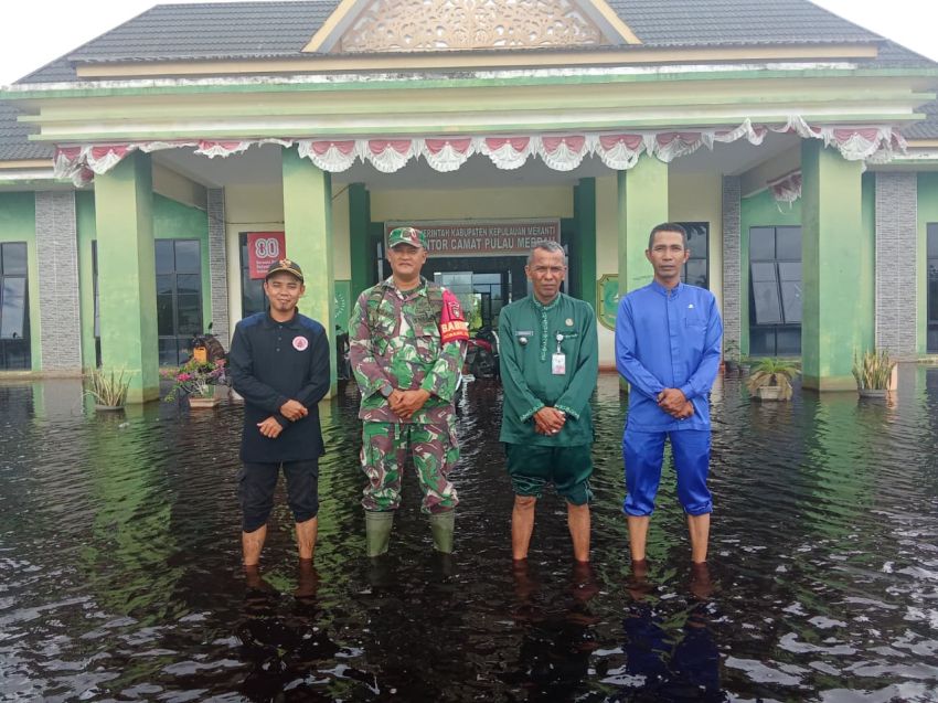 Curah Hujan Tinggi, Halaman Kantor Camat Pulau Merbau Tergenang Banjir