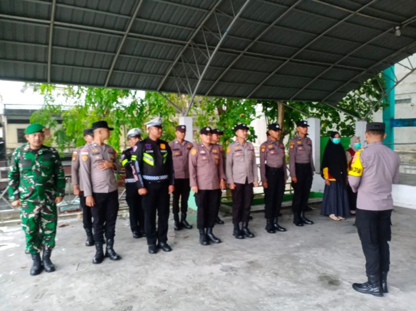 Pastikan Libur Nataru Aman, Babinsa Koramil 02/TT Ikut Siaga di Pelabuhan Tanjung Harapan