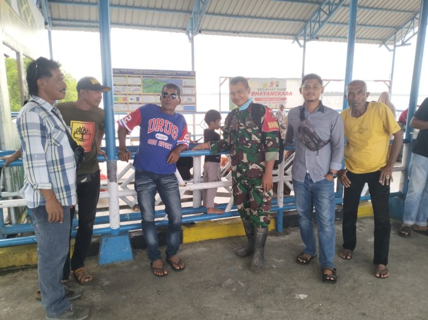 Lewat Komsos, Babinsa Tegaskan Pentingnya Kebersihan dan Keamanan Lingkungan