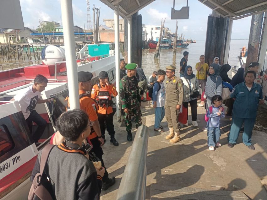 Pastikan Mudik Aman dan Lancar, Babinsa Koramil 02/Tebing Tinggi Siaga di Pelabuhan Tanjung Harapan