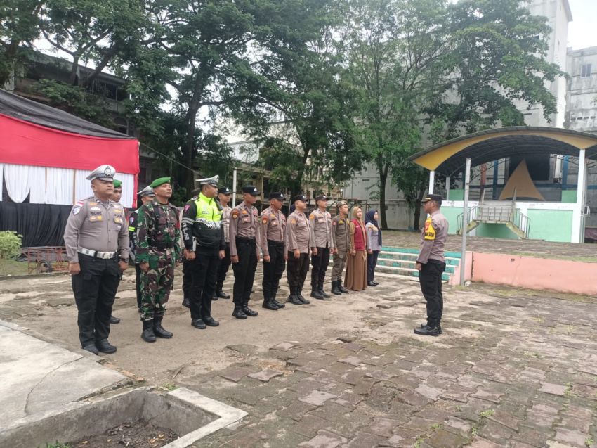 Ciptakan Rasa Aman Libur Nataru, Babinsa Koramil 02 Tebing Tinggi Laksanakan PAM di Taman Cik Puan