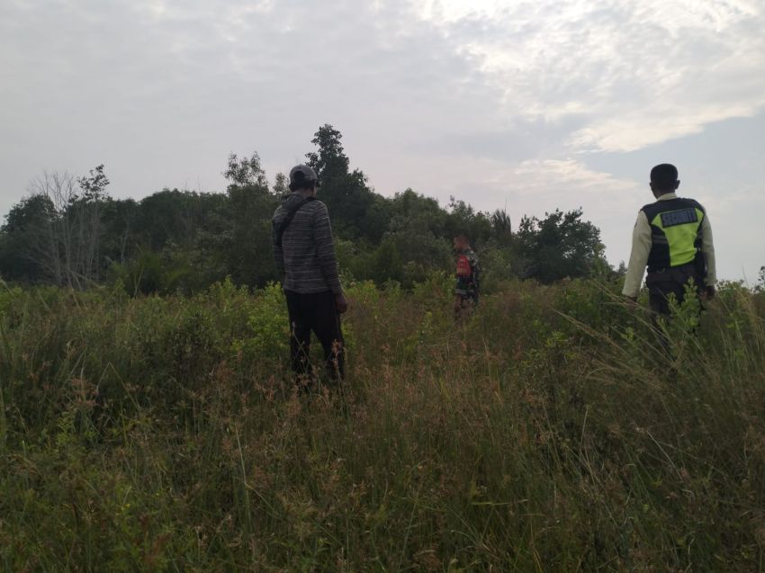 Babinsa Posramil Rangsang Gelar Patroli Karhutla di Desa Repan