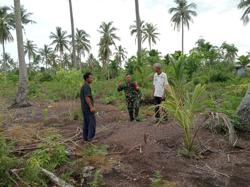 Babinsa Koramil 02/Tebing Tinggi dan Perangkat Desa Laksanakan Patroli Karhutla di Telesung