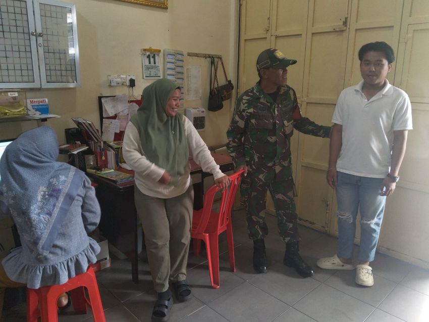 Lewat Komsos, Sertu Supriandi Ajak Warga Selatpanjang Kota Jaga Kerukunan dan Kebersihan