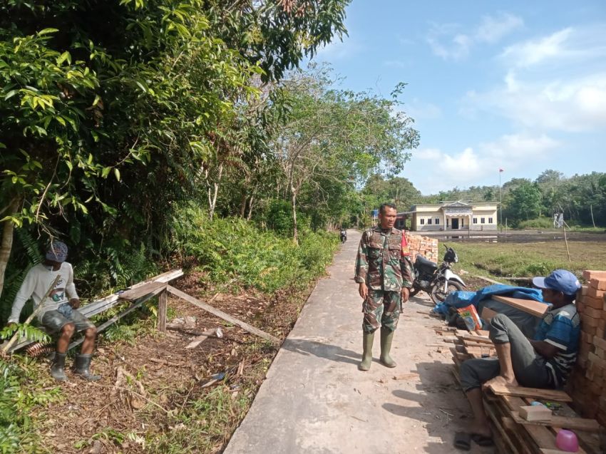 Melalui Komsos, Babinsa Koramil 02/Tebing Tinggi Imbau Warga Peduli Lingkungan