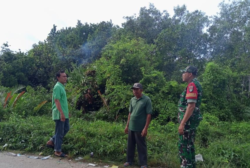 Babinsa Koramil 02/Tebing Tinggi Bersama MPA Patroli Karhutla di Desa Wonosari