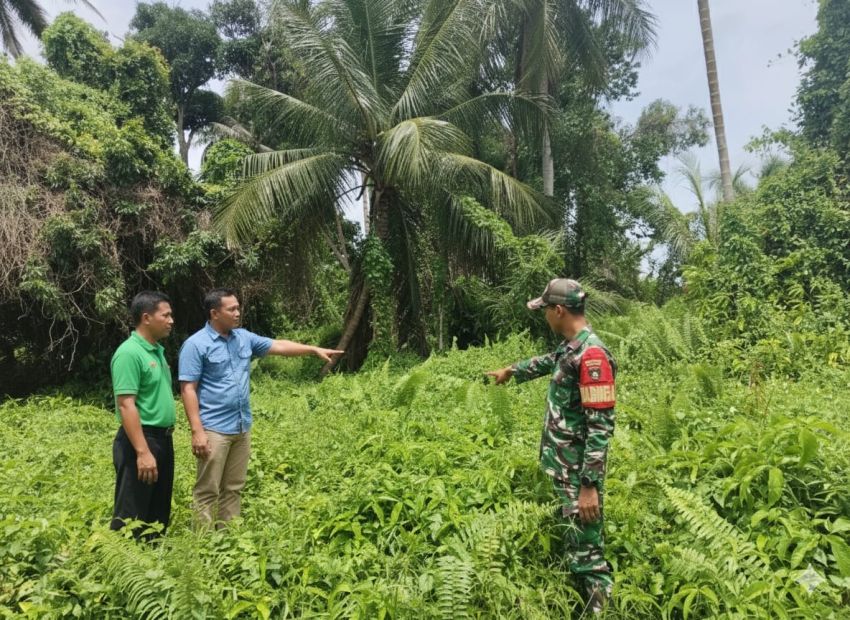 Babinsa Koramil 02/Tebing Tinggi Bersama Warga Patroli Karhutla di Desa Segomeng