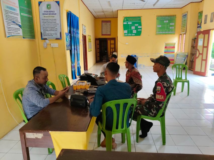 Pratu Muhammad Fahrijal Gelar Komsos Dengan Warga Desa Segomeng