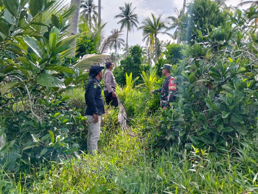 Babinsa Koramil 02/Tebing Tinggi Bersama Bhabinkamtibmas Patroli Karhutla di Desa Tanah Merah